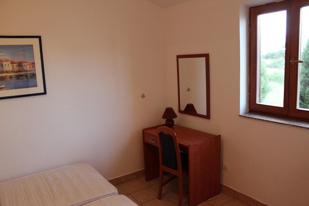 Apartments Marszalek Novalja Habitación foto