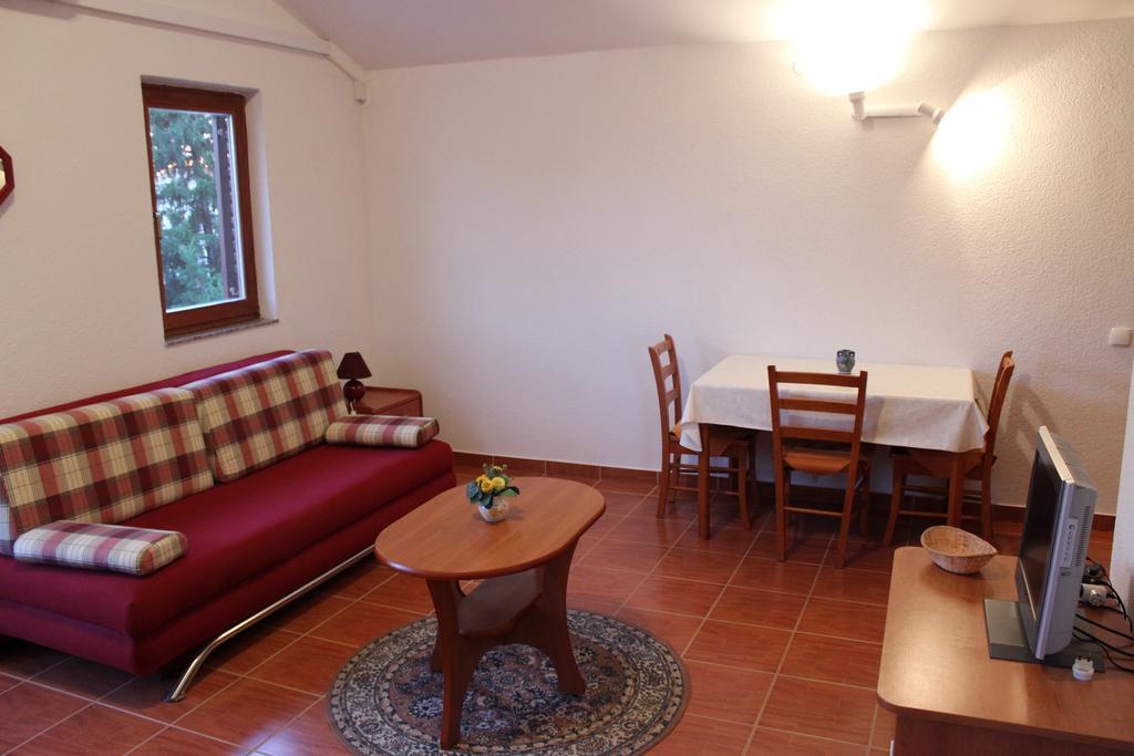 Apartments Marszalek Novalja Habitación foto