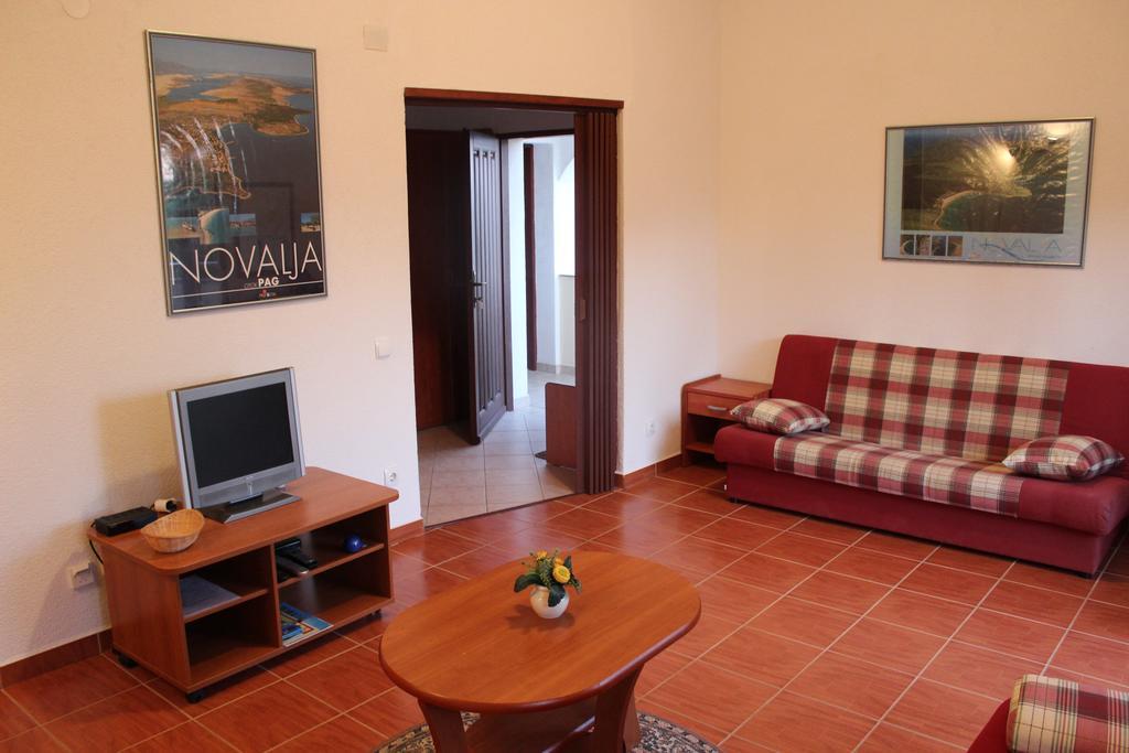 Apartments Marszalek Novalja Habitación foto