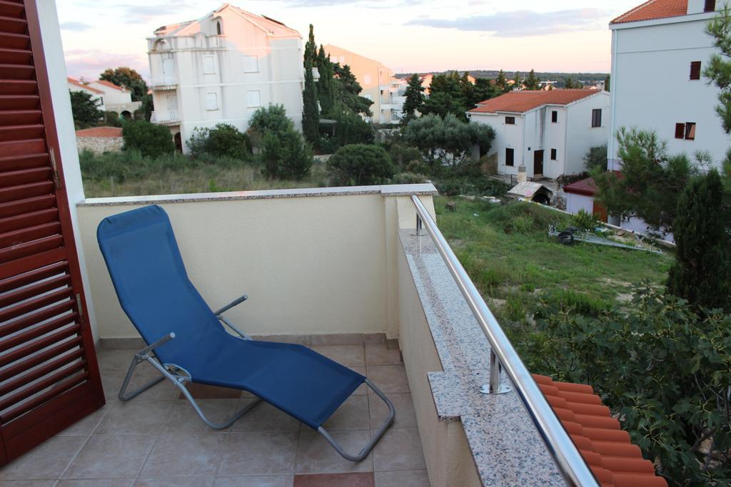 Apartments Marszalek Novalja Habitación foto